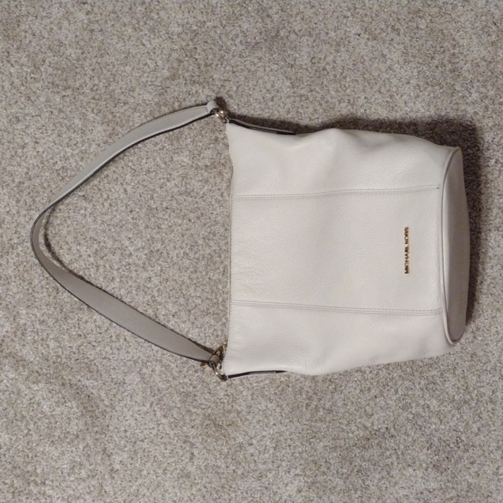 Michael kors purse - Picture 3 of 14